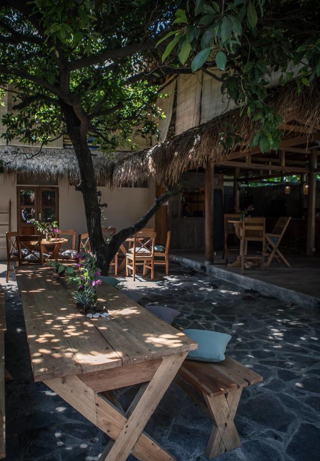 Flowers & Fire Yoga Garden Gili Air Zewnętrze zdjęcie